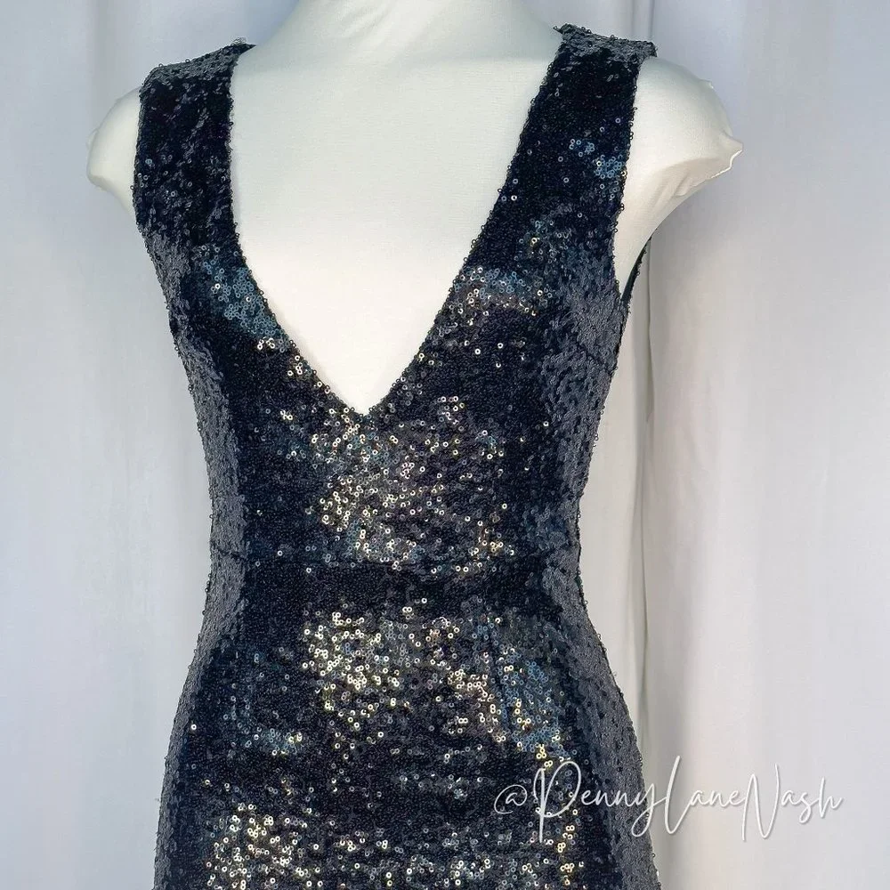 Tobi Gwyn Deep V Neck Sequin Bodycon Dress Black - Picture 4 of 11